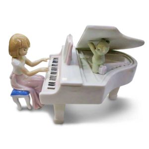 Фарфоровая статуэтка Девочка за роялем